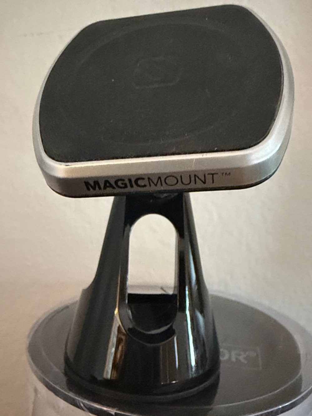 MAGICMOUNT Magnetic Car Phone Mount - Black & Silver